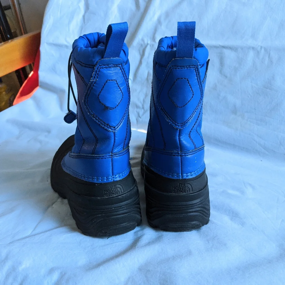 The North Face youth Alpenglow IV boots size 2